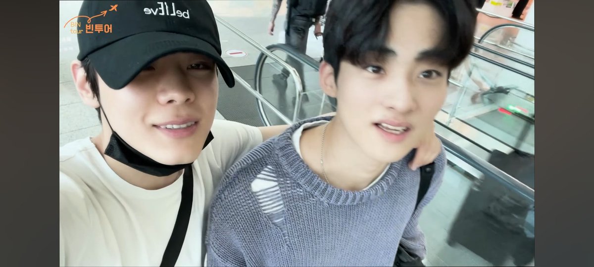 ThanhthuyRiviu's tweet photo. It's wonderful that you look so happyπ©·going out together, staying in the same room, eating together, swimming together. I'm so happy to see you like thatπππ€©
#JuniperwithSeobin #μ€μλΉ #YoonSeobin #alwayswithSeobin #seobinwithjuniper https://t.co/VWif1IdWHQ
