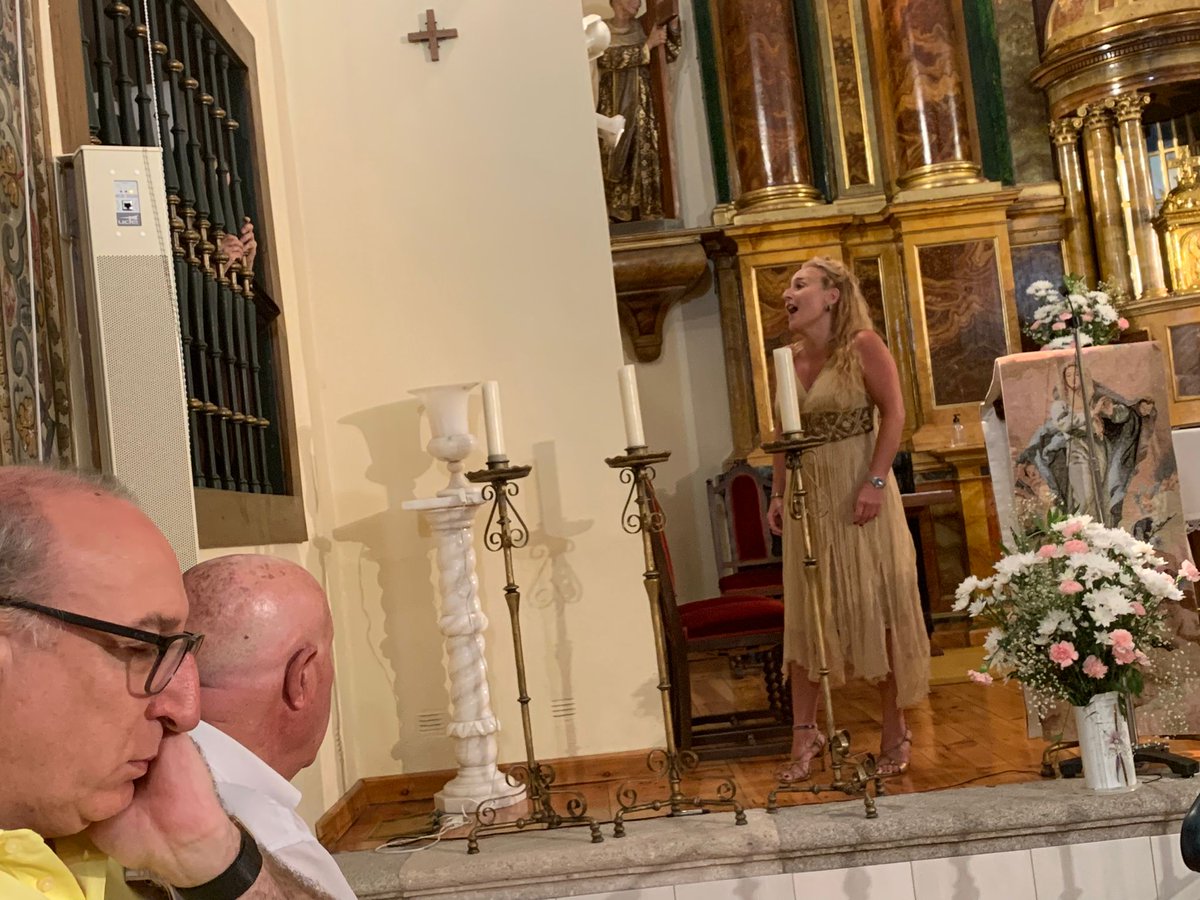 TierrasdeMedina's tweet photo. 📢👉Excepcional Concierto en #MedinadelCampo, conmemorando la #Fundación de #SantaTeresa, en el Convento de San José (MM. Carmelitas) del #Organista #AlbertoSáezPuente y la #Soprano #AinhoaMerzero
Gracias @jcyl, @CyLEsVida, @Dip_Va, @turvalladolid, @AyuntamientoMDC, @NOrganaria https://t.co/1EZtmd3AJV