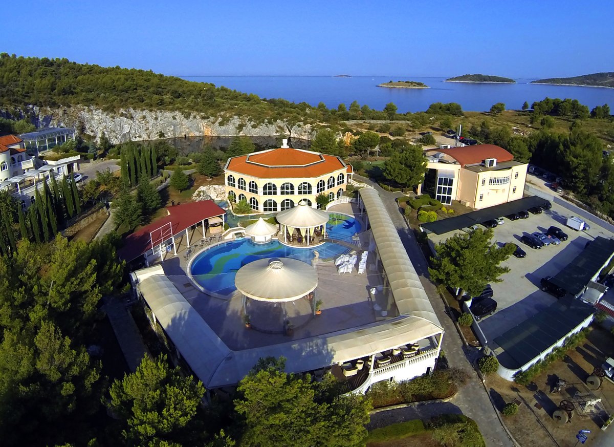 meetex's tweet photo. Spotlight on our 2024 Exhibitor: Marina Frapa Rogoznica 

Perfect for team buildings, business events with a conference center overlooking Dragon Eye Lake and a luxurious hall in the tower for private meetings. Enjoy a stunning ambiance and rich Eno-gastronomic offer! https://t.co/utt2ZRAn21