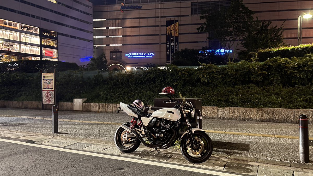 Xx_TM_xX52's tweet photo. お盆なんか夏らしいことしてない気がする。
バイク乗ったぐらいしかないんやが、爆笑 https://t.co/6nxCOtDvUt