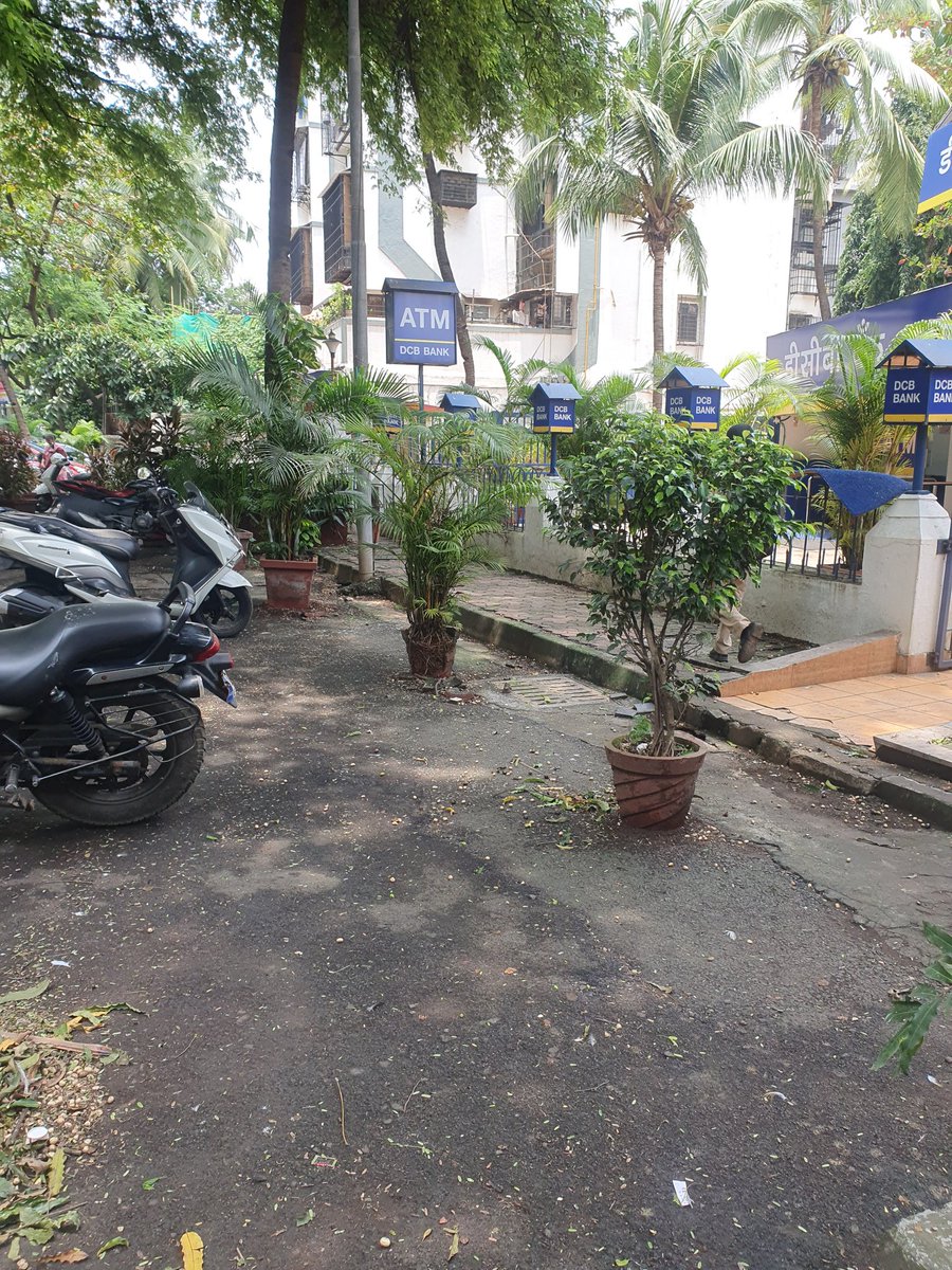 ChefG4's tweet photo. @mybmc @mybmcwardKW @AmeetSatam The road has been encroached by Madhuban CHS using pots &amp; planters on Yari Road, Versova, Andheri West leading to traffic bottleneck &amp; jams opp. DCB Bank. Pls see attached images. https://t.co/0c4s5SHeVG