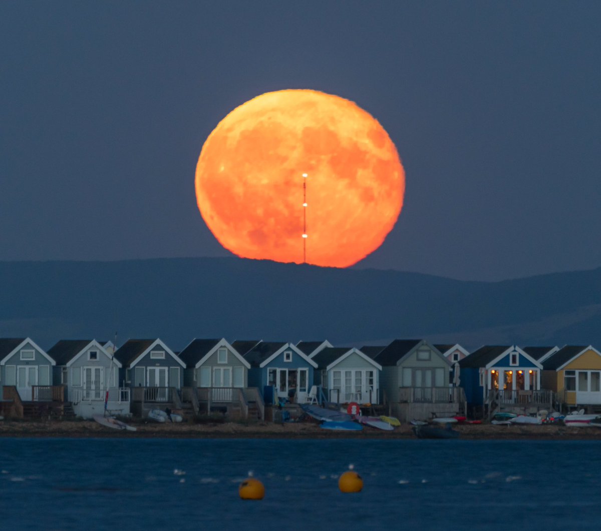 steven hogan (@steve_hogan_) on Twitter photo Once in a blue moon last nights blue sturgeon moon at mudeford <a href="/StormHour/">#StormHour</a> #bluemoon2024 #moon #supermoon #sturgeonmoon Once in a blue moon last nights blue sturgeon moon at mudeford <a href="/StormHour/">#StormHour</a> #bluemoon2024 #moon #supermoon #sturgeonmoon
