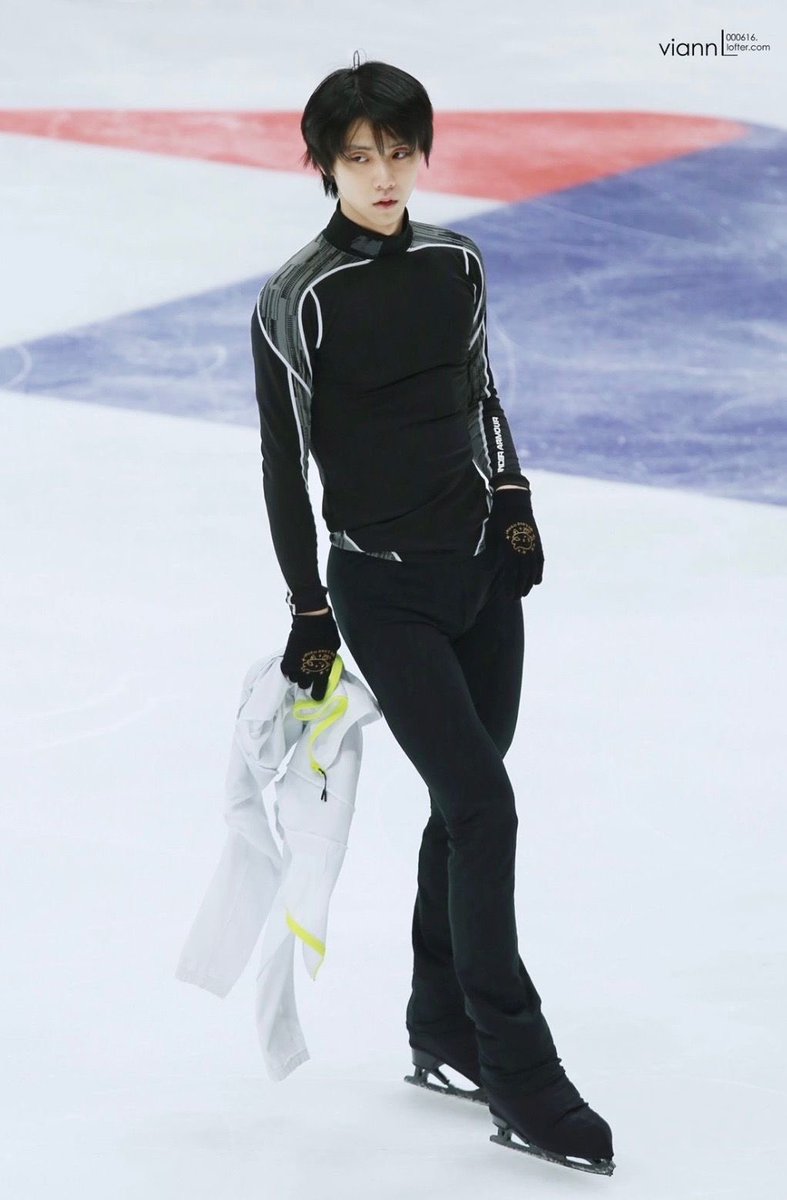 For most of us, to look beautiful and attractive we need makeup, pretty clothes and jewelry. But for his majesty the GOAT the only thing he needs is ice. How is that fair?