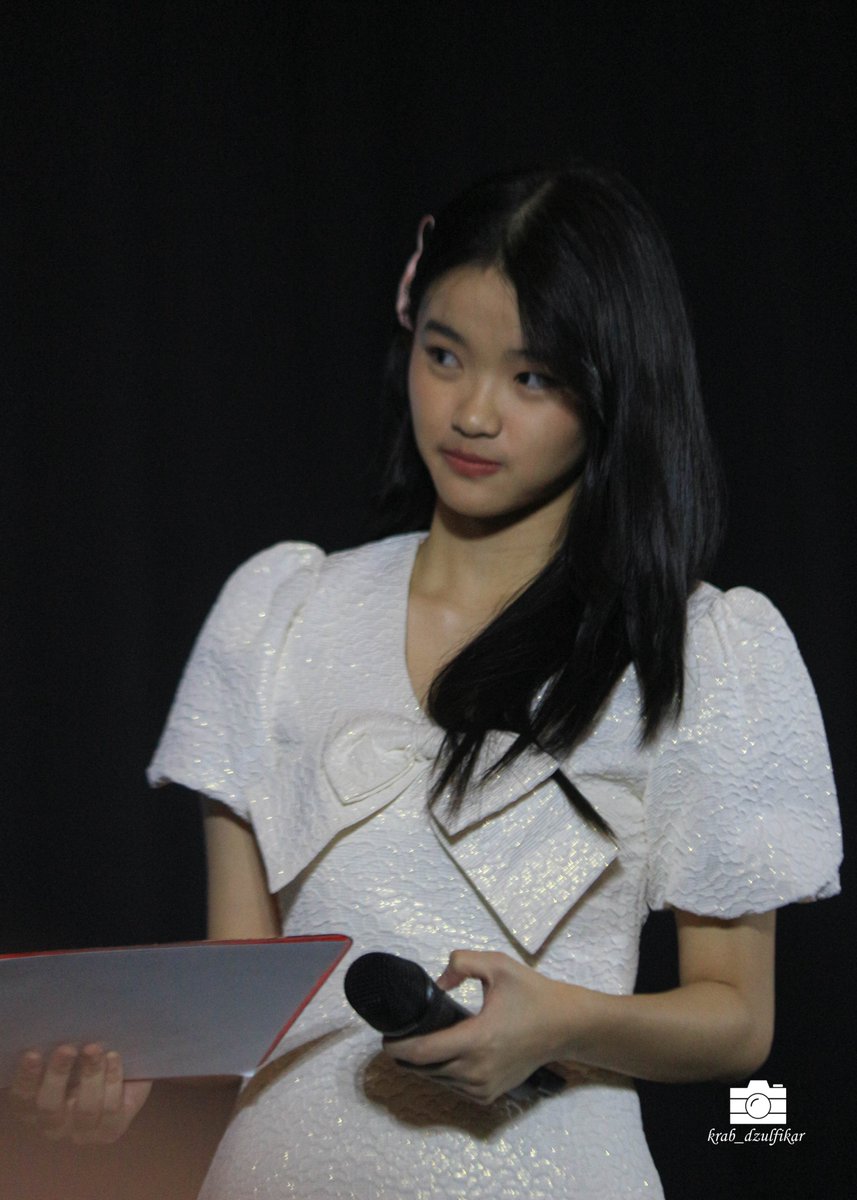 krab_dzulfikar's tweet image. [Happy Sweet Seventeen bebek dengan seribu kejutan  😁😊]

Catherina Vallencia🎂🎉🎊🥳🫶❤️
@CErine_JKT48
  
Photo at Stage Activity Personal Meet &amp;amp; Greet Festival "Spring Has Come" #JKT48SpringHasCome #JKT48 #CatErine17th