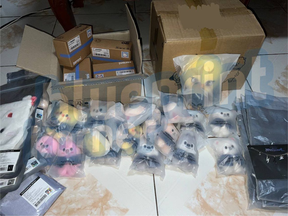 bkphservices's tweet photo. [#BKPH_Updates]
KR BS items already arrived in our PH address today! Please check your email for the shipping notice.

For those who have already submitted their shipping form response, sorting and packing will be done tonight, followed by shipment tomorrow.
Thank you! https://t.co/d2fFTrcEV7