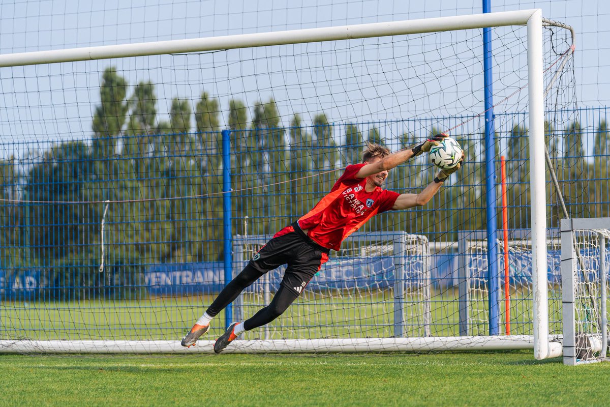 ParisFC's tweet photo. Nos 𝒔𝒖𝒑𝒆𝒓 𝒎𝒆𝒏 💨⚡️

🔵⚪️ #CertifiéParis https://t.co/x6UflK6VHk