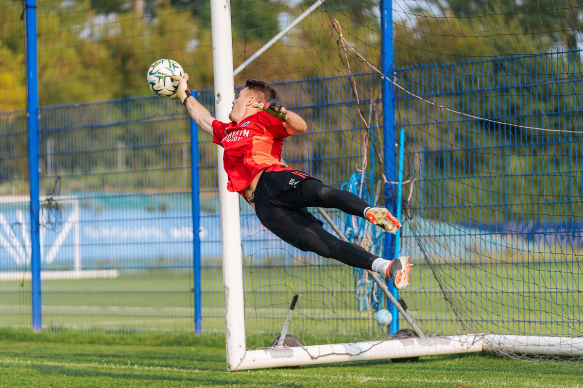 ParisFC's tweet photo. Nos 𝒔𝒖𝒑𝒆𝒓 𝒎𝒆𝒏 💨⚡️

🔵⚪️ #CertifiéParis https://t.co/x6UflK6VHk