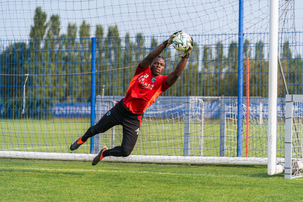 ParisFC's tweet photo. Nos 𝒔𝒖𝒑𝒆𝒓 𝒎𝒆𝒏 💨⚡️

🔵⚪️ #CertifiéParis https://t.co/x6UflK6VHk