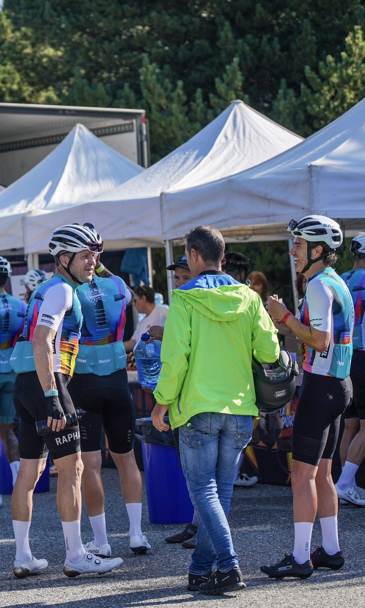danimoreno81's tweet photo. Días que se convierten en un reto para muchos de los participantes de la @lapuritoandorra , pocos kilómetros con mucho desnivel, puertos espectaculares y paisajes únicos, pero con buena compañía y risas se convierte en un reto increíble, volveremos 🙌🏼
@PuritoRodriguez me atacó 😂 https://t.co/ScD59snxu8