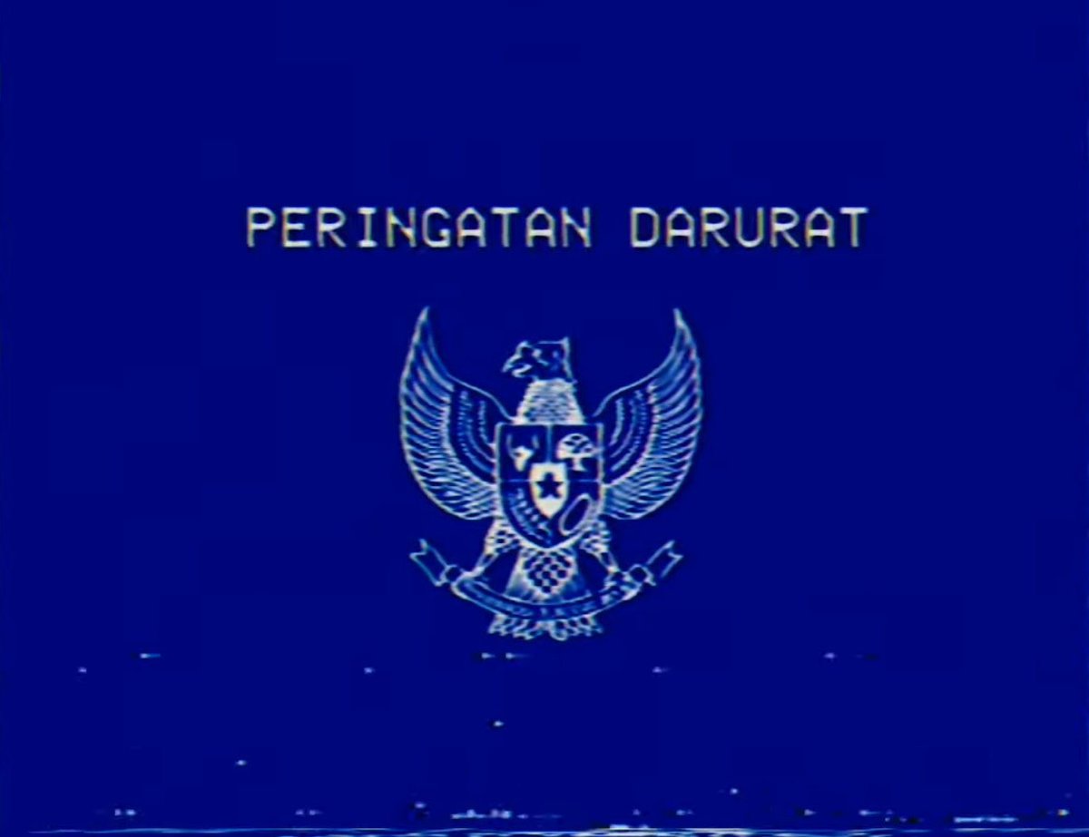 TribunLFC_Indo's tweet photo. PERINGATAN DARURAT
#KawalPutuskanMK https://t.co/HNWSPs9Oky