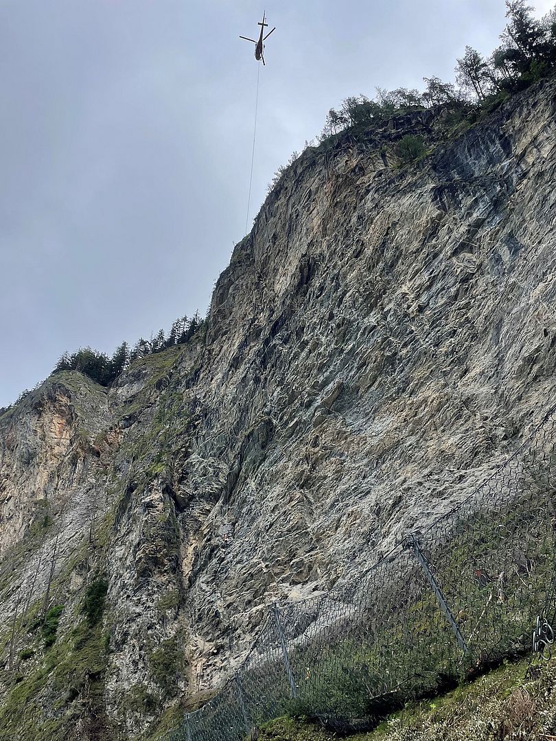 unserlandtirol's tweet image. B 180 #Reschenstraße: Vorarbeiten bei Kanzelgalerie begonnen. Tagessperren zwischen #Pfunds und #Nauders von 2. bis 27. September von Montag bis Freitag von 8 bis 18 Uhr, Vollsperren von 08. Oktober bis 20. Dezember #inTirol tirol.gv.at/presse/meldung…