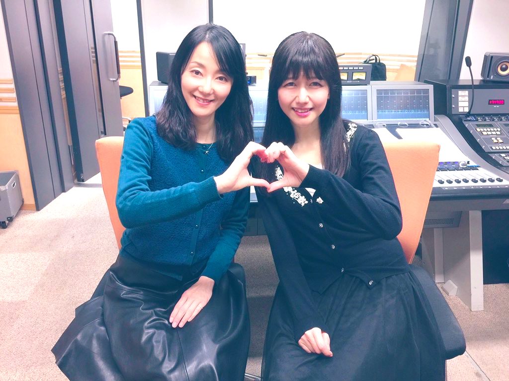atmanbow_staff's tweet photo. とても大切で、大好きなあっちゃん。
光君から連絡を受け、病室で最後のお別れをさせていただきました。とても美しい寝顔でした。どんなに言葉を尽くしても足りないくらい、あっちゃんには感謝の気持ちでいっぱいです。8月の最初の頃いただいたLINEには、今月はあねもねのことだけ考えて過ごしたいって書いてくれて…  ラジオでお喋りすることはできなくても、最後まで「文芸あねもねR」のことを見守ってくれました。
カッコよくて、優しくて、ちょっぴりお茶目な敦子さん。
今は色々な思い出が溢れて悲しいけれど、どうか天国で安らかにね… 
本当に、本当に、ありがとう。