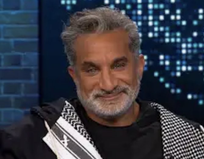 AbujomaaGaza's tweet photo. Anyway, Bassem Yousef is not a good guy..
He fought against the democratically elected president of Egypt in 2012.
Yes, he is courageous critic of Israeli genocide in #Gaza, but this does mean he became a good person because the one who is bad for his country could not be good for another!
I guess, as Palestine is an issue that enjoys the real support if every free person in the planet, Bassem Yousef is riding this ongoing wave trying to whitewash his history.
I wish I am mistaken and Yousef has become a good guy, but this could be right should he apologise fir the Egyptians, supporters of democracy and relatives of deceased president of Egypt Dr Mohammad Morsi!