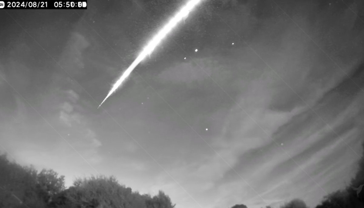 richon65's tweet photo. Spectaculaire bolide capturé ce matin le 21/05/2024 à 05:51:02 HL depuis région parisienne. @VigieCiel, @eMeteorNews, @UKMeteorNetwork, @OVNI66, @CieldesHommes, @strewnify, @bureaudesovnis, @MeprisesduCiel, @MeteoriticalSoc, @MeteoriticsPS. https://t.co/usmJGaqNsi