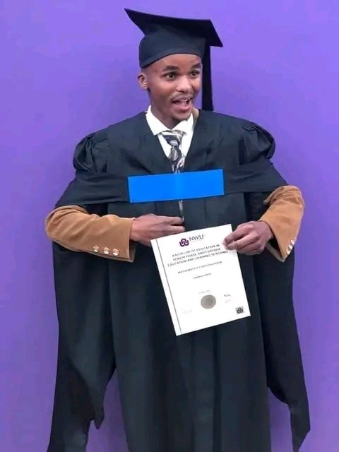 AssetForensics's tweet image. Pule Modise was a welder, he is now a qualified accountant 

Lerato #ndlozi Thuso | Naledi Chirwa | mac G | Anele Thabo Bester #zeenaye Chidimma adetshina Musa khawula #BornIntoFame #ChampionsMzansi mac G South Africans girlfriend of 18 #earthquake Ben Affleck Nigerians arrest