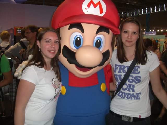 ClickBabesTV's tweet photo. 🎮 GAMESCOM 🎮 

Na wer erkennt uns? 😁 

Dieses Bild ist am 20.08.2011 auf der Gamescom entstanden!!

Habt alle ein ganz tolles Erlebnis und wunderschöne Erinnerungen. 
Schade das Nintendo nicht mehr dabei ist. 

#twitch #gamescom2024 #nintendo #nintendode #twitchde #gc24 #games https://t.co/YhUb9T4aUZ