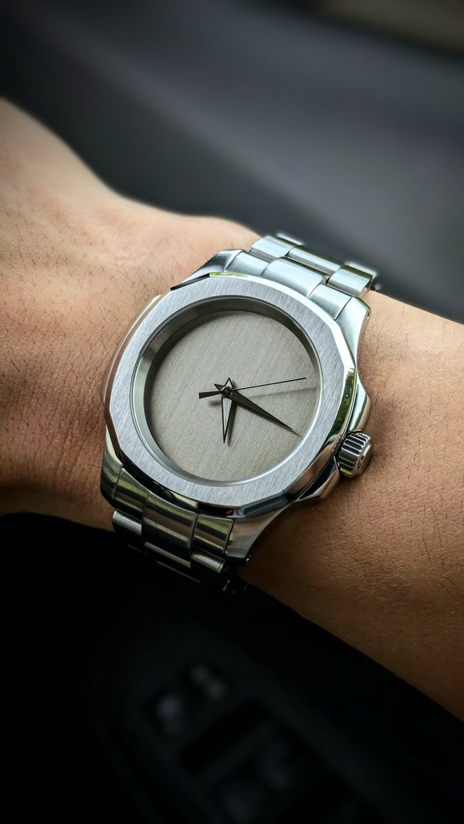 CornusWatch's tweet image. 白T×ジーンズのシンプルコーデのマッチョに最高に似合うと思う