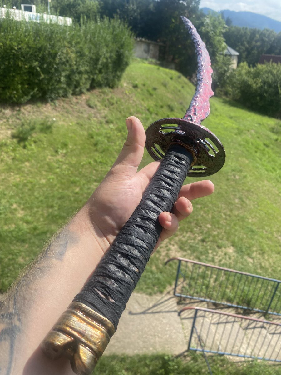 YharnamWorkshop's tweet photo. Rivers of Blood done 🩸 

#eldenring #cosplay #prop https://t.co/mJbz9Lg0jQ