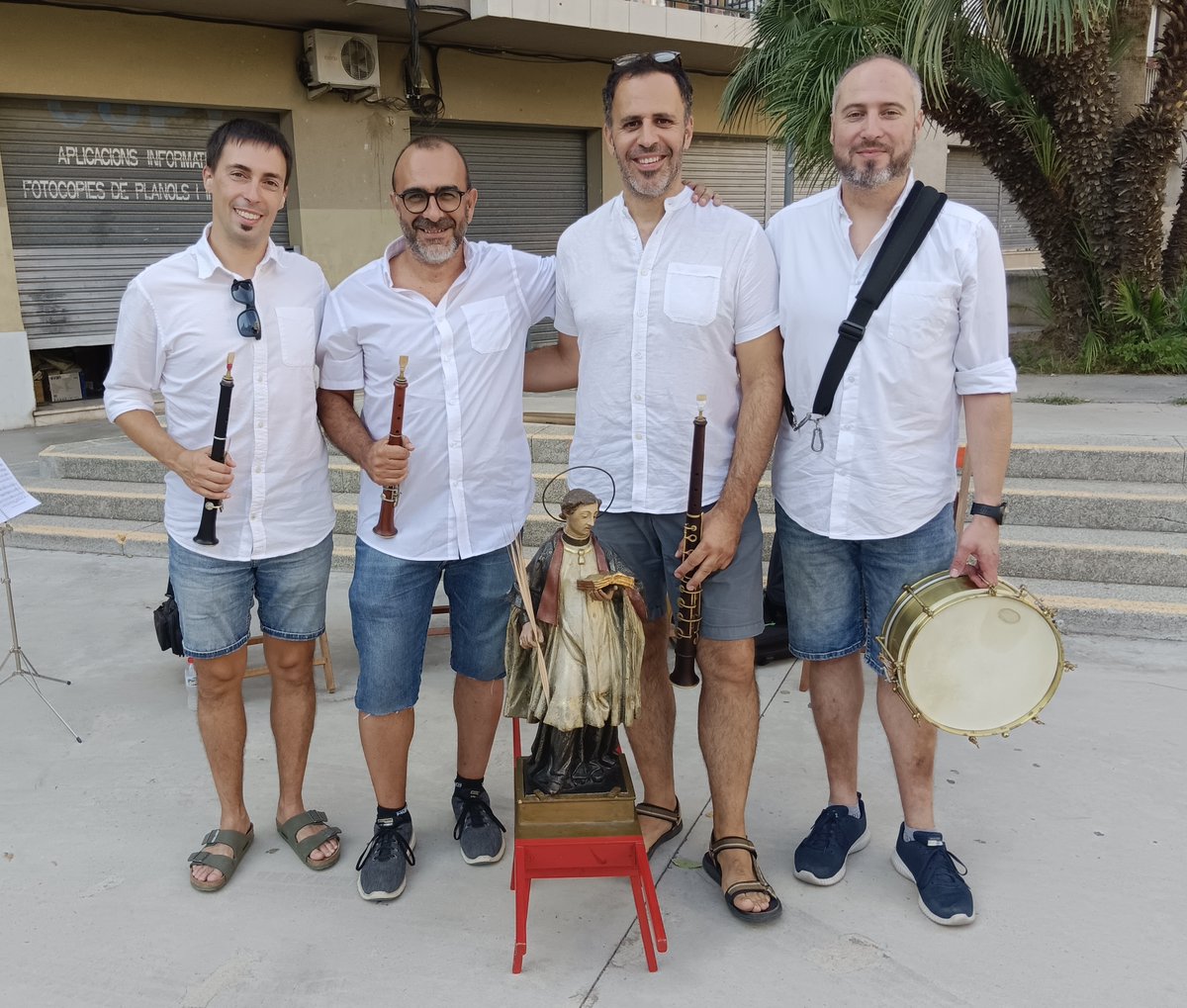 Guaiteu qui ens ha vingut a veure...! A la capta amb el miniFèlix.

#elsvinardells #elsvinardellsontour #grallers #fmvila #explosiva