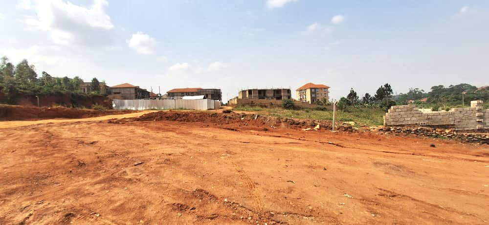 Plot for sale:

Location: Najjera 2

Size: 15 decimals ~ 100ft X 65ft

Price: 140m ugx

Ready private mailo title 

For home builders &amp; apartments

+256 708 732 104