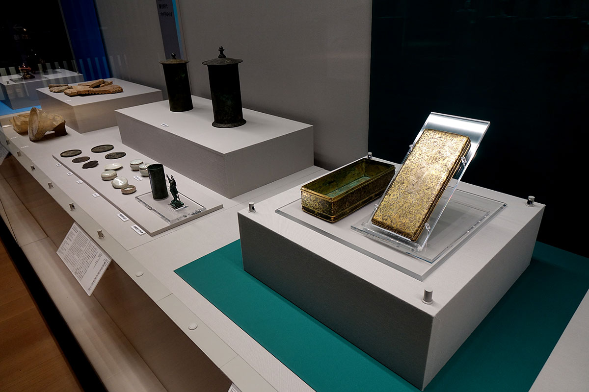 ✧彰子さまの経箱✧ 3F-2考古展示室にて、8/20より国宝「金銀鍍宝相