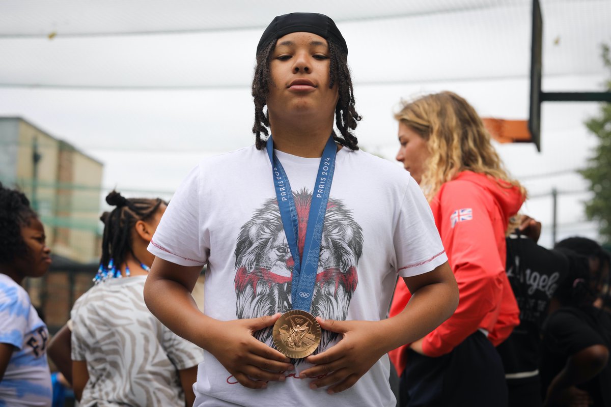 WHYCNunhead's tweet photo. More @Quincunxxx pics of @WHYCNunhead posing with medals they haven't earned!! 😂Big #thanks to #chagemaker Eve Stewart - #Olympics2024 https://t.co/KiOthWPkHl