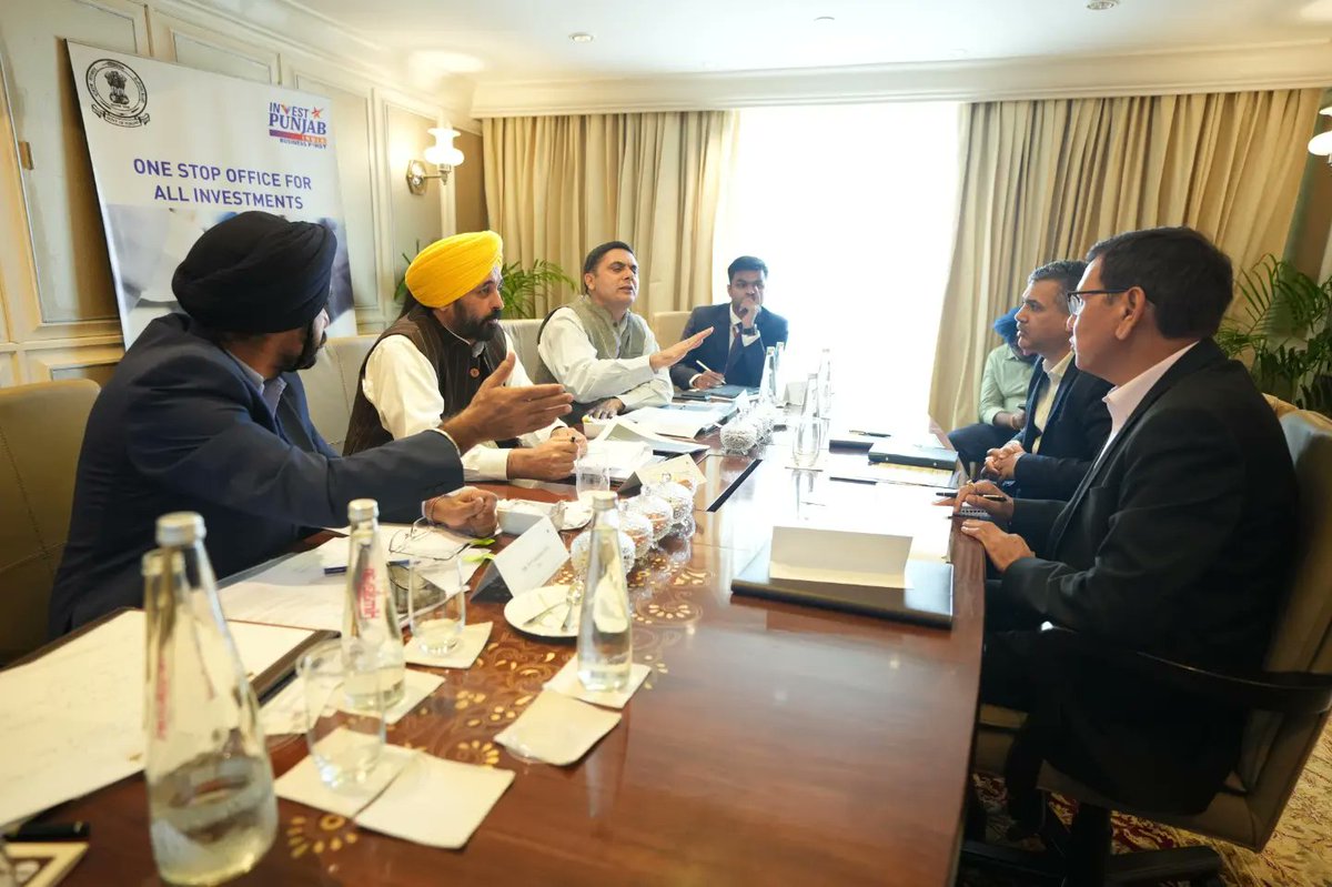 BhagwantMann's tweet photo. आज मुंबई में @TheJSWGroup के अधिकारियों से मुलाकात की और पंजाब में पहले से चल रहे प्लांट के विस्तार के बारे में चर्चा की...@jswsteel ने 1600 करोड़ रुपये की लागत से राजपुरा में विस्तार के बारे में बात की...@jswsteel के अधिकारियों ने कहा कि पंजाब में आप की सरकार आने के बाद काम करना आसान हुआ है...माहौल भी अच्छा है...

यह सब साफ़ नीयत और पारदर्शी नीति का पर��णाम है...