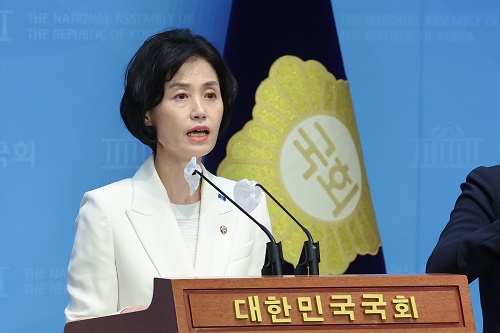 ‘명품백’ 무혐의 종결에 野 “끝내 국민과 맞서는 길 선택” t2m.kr/aZLYh

#고발뉴스_정기구독_후원 gobalnews.com_ARS 1877-0786