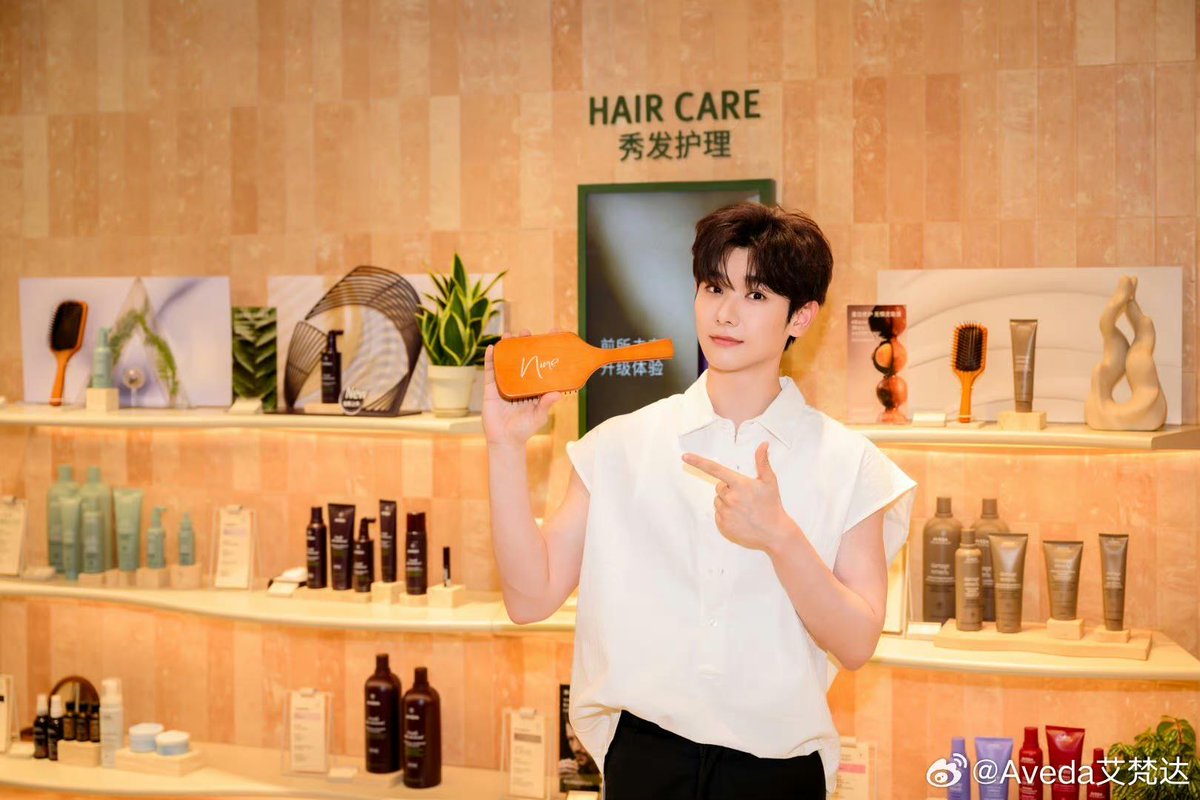 CM2Connect's tweet photo. กระแสฮอตคิวงานแน่นไม่มีใครเกิน “นาย กรชิต บุญสถิต์ภักดี” หนุ่มไทยที่กำลังโด่งดังในแดนมังกร ช่วงนี้เดินสายรับงานแน่นมาก 

💙 https://t.co/cvsq1TiVOz

#นายท่านกรชิต  #高卿尘  #Nine https://t.co/SPieiMLap0