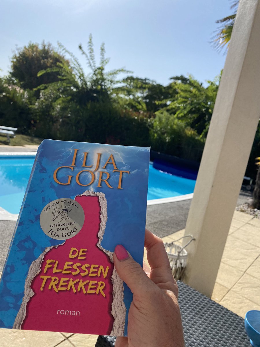 Yttap67's tweet photo. Goedemorgen,
Bonjour 👋🏻
#salutions #Vendée 🇫🇷😎
Waar de zon al vroeg aangenaam
warm is en volop schijnt!
In goed gezelschap
#Deflessentrekker 🍷🍇
want in het land van @iljagort
lees je natuurlijk…
#alsGodinFrankrijk https://t.co/zzgj2cdmGj