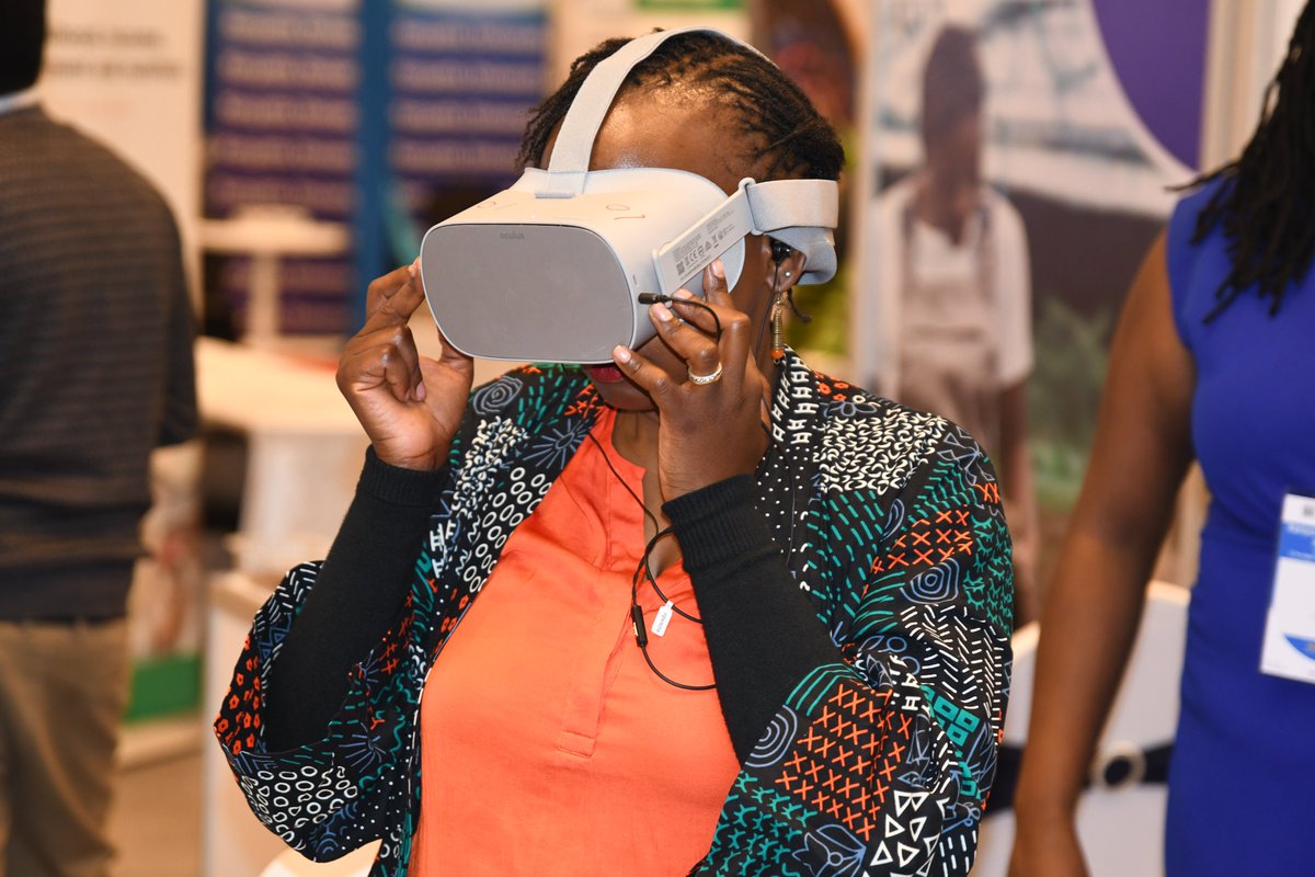 IDeAL_KEMRI_WT's tweet photo. We're thrilled to present a virtual lab tour with @KEMRI_Wellcome at #KNRF2024. This innovative project, backed by @FCDOResearch, utilizes virtual reality (VR) technology to foster scientific interest, targeting younger audiences. https://t.co/VCgePg5raJ