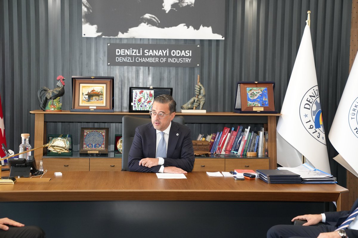 denizliso's tweet photo. GEKA GENEL SEKRETERİ ÜMİT GÜLYAĞI’NDAN DSO’YA ZİYARET
@RHisarciklioglu
@selimkasapoglu
@TOBBiletisim
@GuneyEgeKA
#dso #denizli #sanayi #geka #kalkınma #proje https://t.co/UzVLy8hGGO