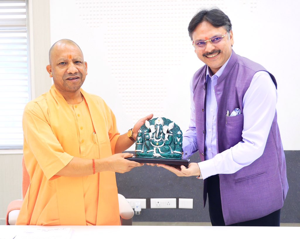 bstvlive's tweet photo. लखनऊ - BJP विधायक राजेश्वर सिंह ने सीएम से मुलाकात की

➡सीएम आवास पर सीएम से मिले MLA राजेश्वर सिंह
➡सरोजनीनगर के तमाम विकास कार्यों को लेकर चर्चा की.

#Lucknow  @myogiadityanath @RajeshwarS73 https://t.co/4RgK9kLDuk