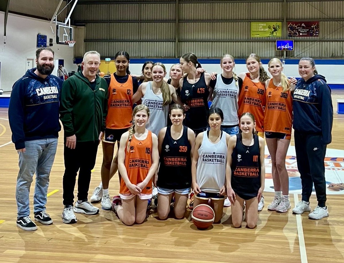 Our Women’s head coach ⁦<a href="/Herbiehoops/">David Herbert</a>⁩ worked out with the Basketball ACT U14 Girls this afternoon as they prepare for the ⁦<a href="/BasketballAus/">Basketball Australia</a>⁩ ⁦<a href="/footlocker/">Foot Locker</a>⁩ Club Championships next month