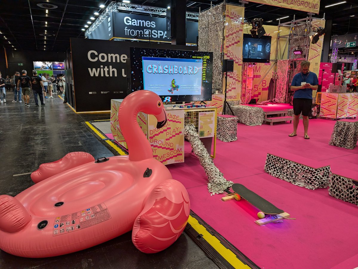 Crashboard by <a href="/Emili_Corne/">Emilie Breslavetz 🕹️👽</a> &amp; <a href="/leondenise/">Leon Denise</a> is up and running at <a href="/AMazeFest/">A MAZE.</a> on <a href="/gamescom/">gamescom</a> Hall 10.2 🛹💥