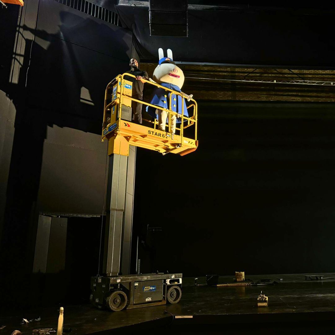 BelgradeTheatre's tweet photo. Ahead of Peppa Pig's Fun Day Out, Miss Rabbit visited the Belgrade for some work experience and we were thoroughly impressed by her work ethic! No wonder she has the most jobs around Peppatown! 🐰 

🐷 Peppa Pig – Fun Day Out
🗓️ Wed 28 - Thu 29 Aug
🎟️ https://t.co/kCVIt3HdU7 https://t.co/kyL948BUaC