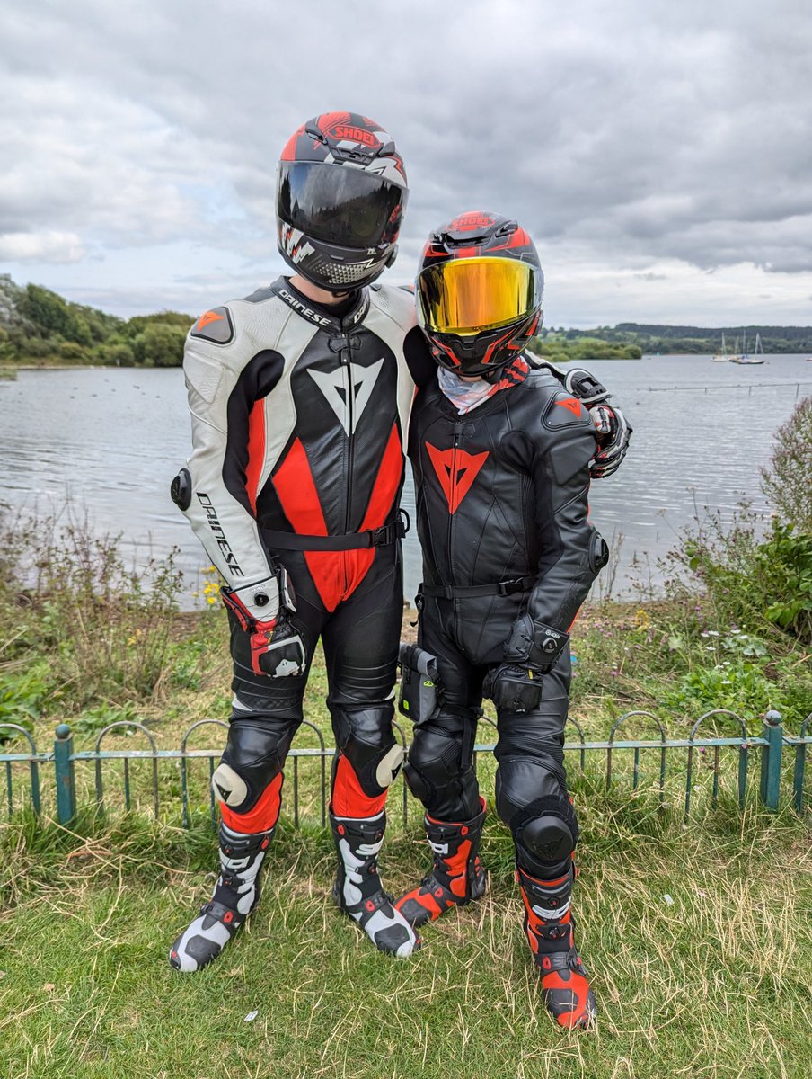 I had a great time pillioning with the lovely <a href="/BashBiker/">Bash</a> on the <a href="/GearBlastUK/">🌈GearBlastUK🏳️‍🌈</a> rideout this year, thanks to everyone involved 😁

📷: <a href="/febiker1/">febiker➡️ Gearblast UK and Folsom Berlin</a>