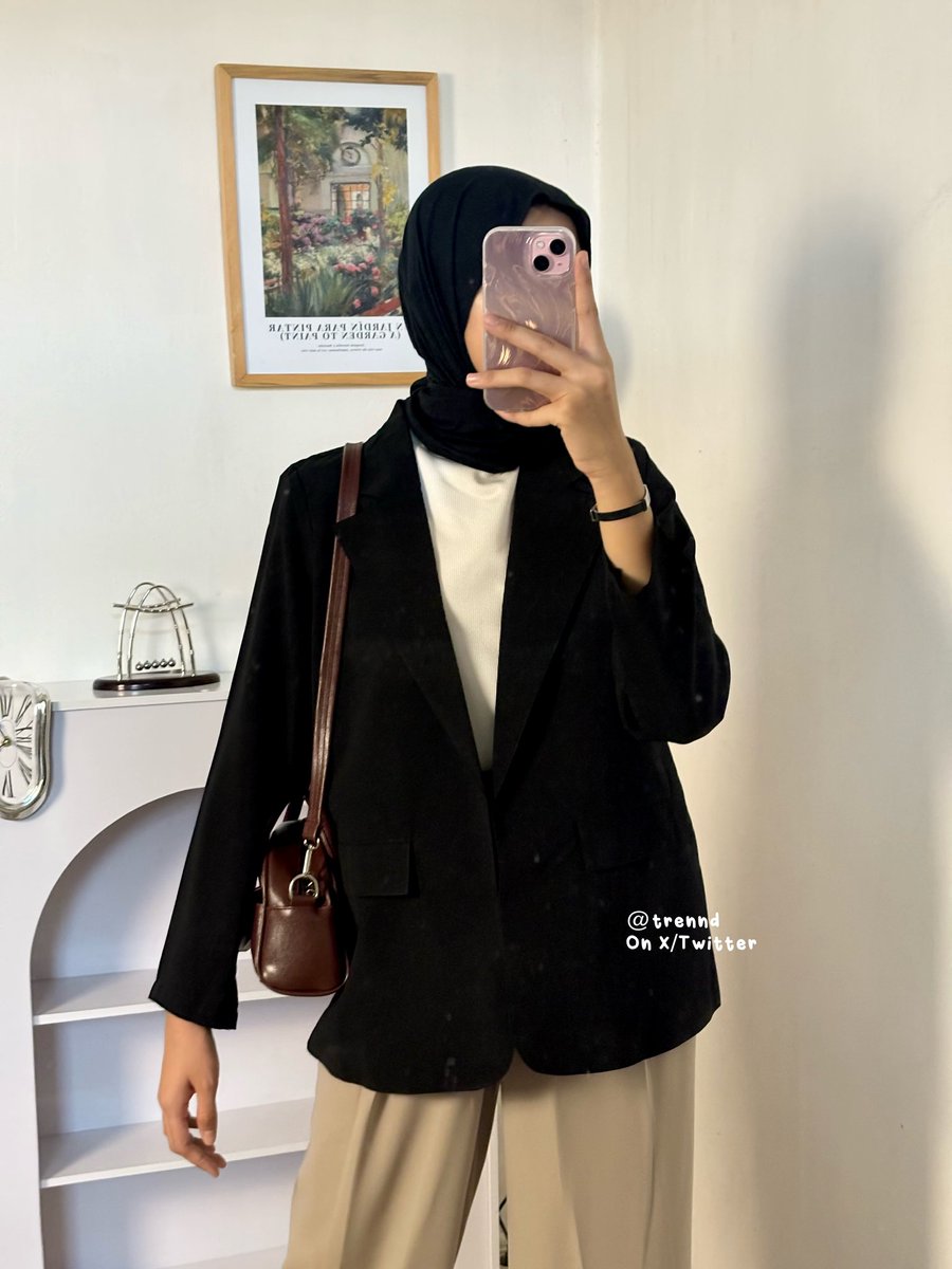 trennd's tweet photo. Minimalist Outfit supermacy ⁎⁺˳✧༚

Looks jadi kelihatan lebih rapi dan clean, blazer dan kulotnya best buy banget!!! ✨ https://t.co/rU6ORdb2wI