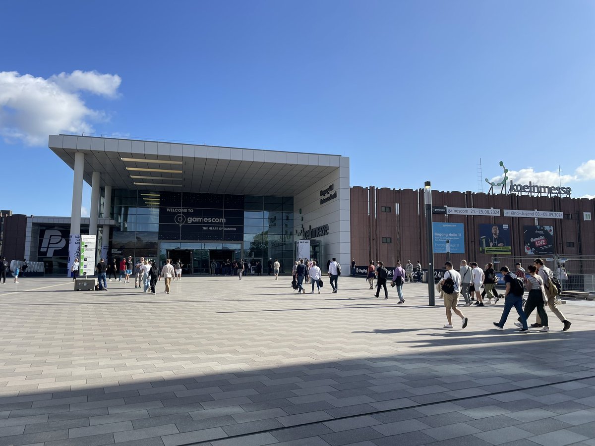 Immerhin hat der Gamescom Fluch dieses Jahr schon davor zugeschlagen. Kein gebrochener Knöchel, dafür aber ne schöne Entzündung am Bein😬

Falls ihr ne medizinische Fachmeinung abgeben oder paar coole Indie Games zocken wollt, findet ihr mich bis Freitag in der IAB - Halle 10.2