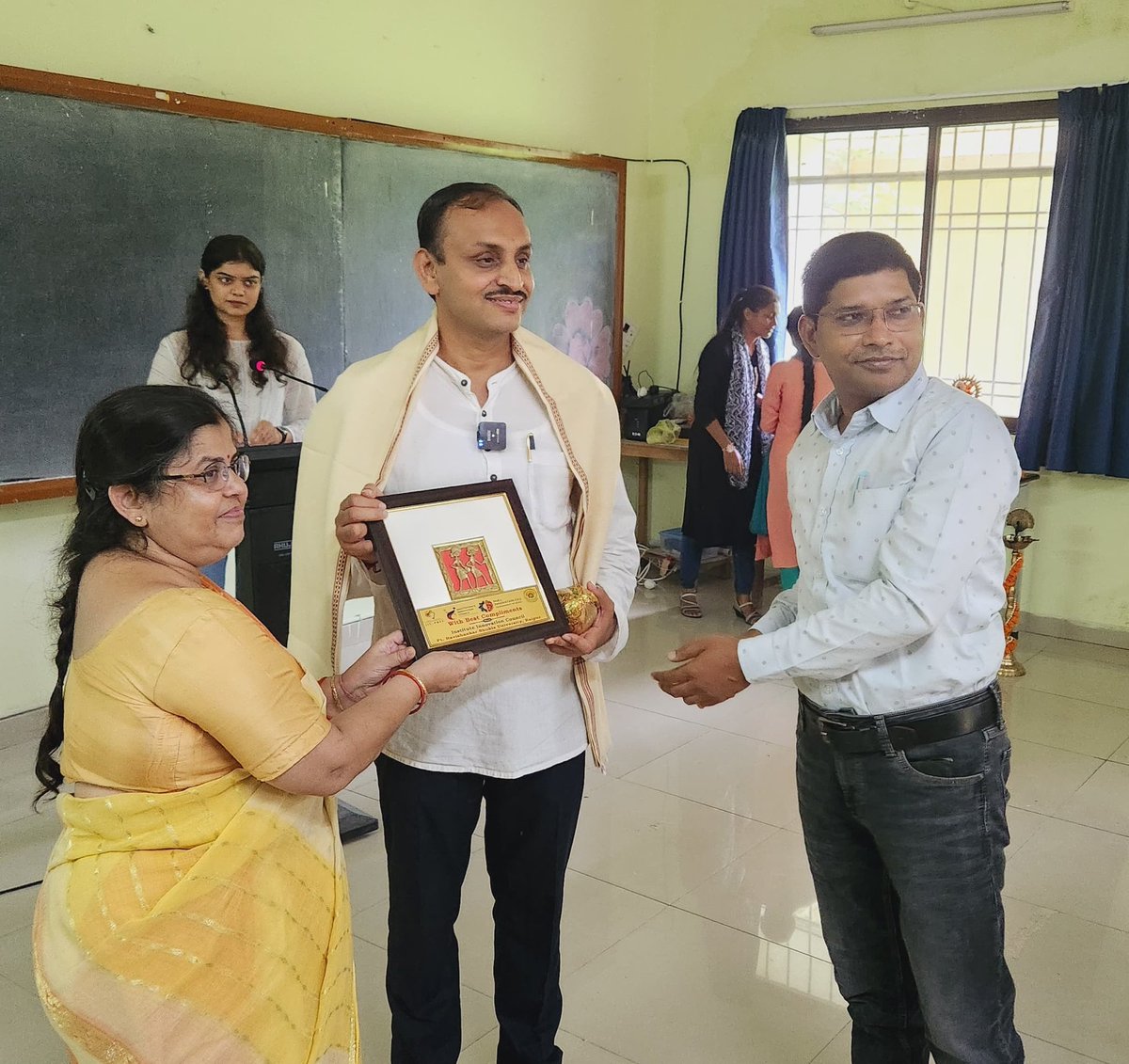 DrChetanSolanki's tweet image. Energy Swaraj Yatra at Pandit Ravishankar Shukla University, Raipur today. 

100+ students and faculty members attended the talk and pledged to join #ActionForClimateCorrection with @Energy_Swaraj

#EnergySwaraj #Raipur #Solar #ClimateChange

@prsuraipur1964