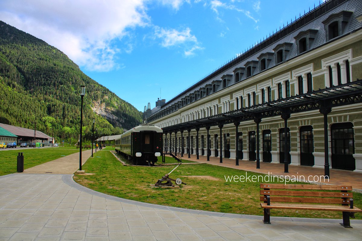 WeekendSpain's tweet photo. Canfranc International Railway Station, Spain.
#canfrancestacion #canfranc #weekendinspain #Huesca #Aragon #Spain #Espana #France #Railway #Europe #SUMMER2024 #pyrenees #naturescenery #TravelInspiration https://t.co/LyeRtwmy3n