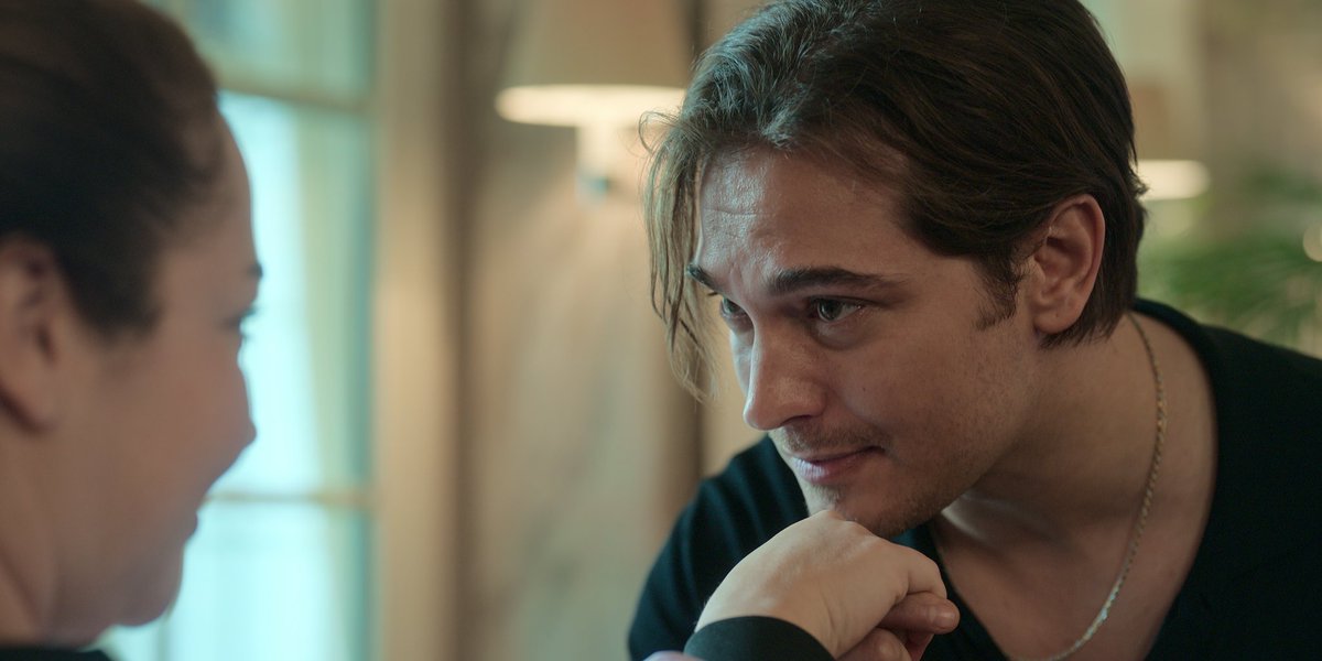 Başrollerinde Çağatay Ulusoy ve Ebru Şahin'in olduğu Netflix filmi #TamBirCentilmen, 26 Eylül'de yayında.