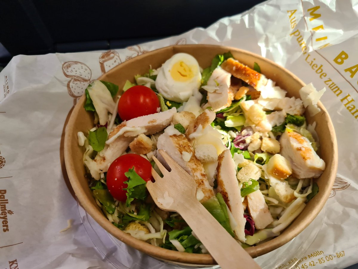 Habt ihr schon mal einen Salat ohne Dressing gegessen?

Ich habe es (unfreiwillig) für euch getestet! 0/10 würde ich nicht wieder machen. 🙃