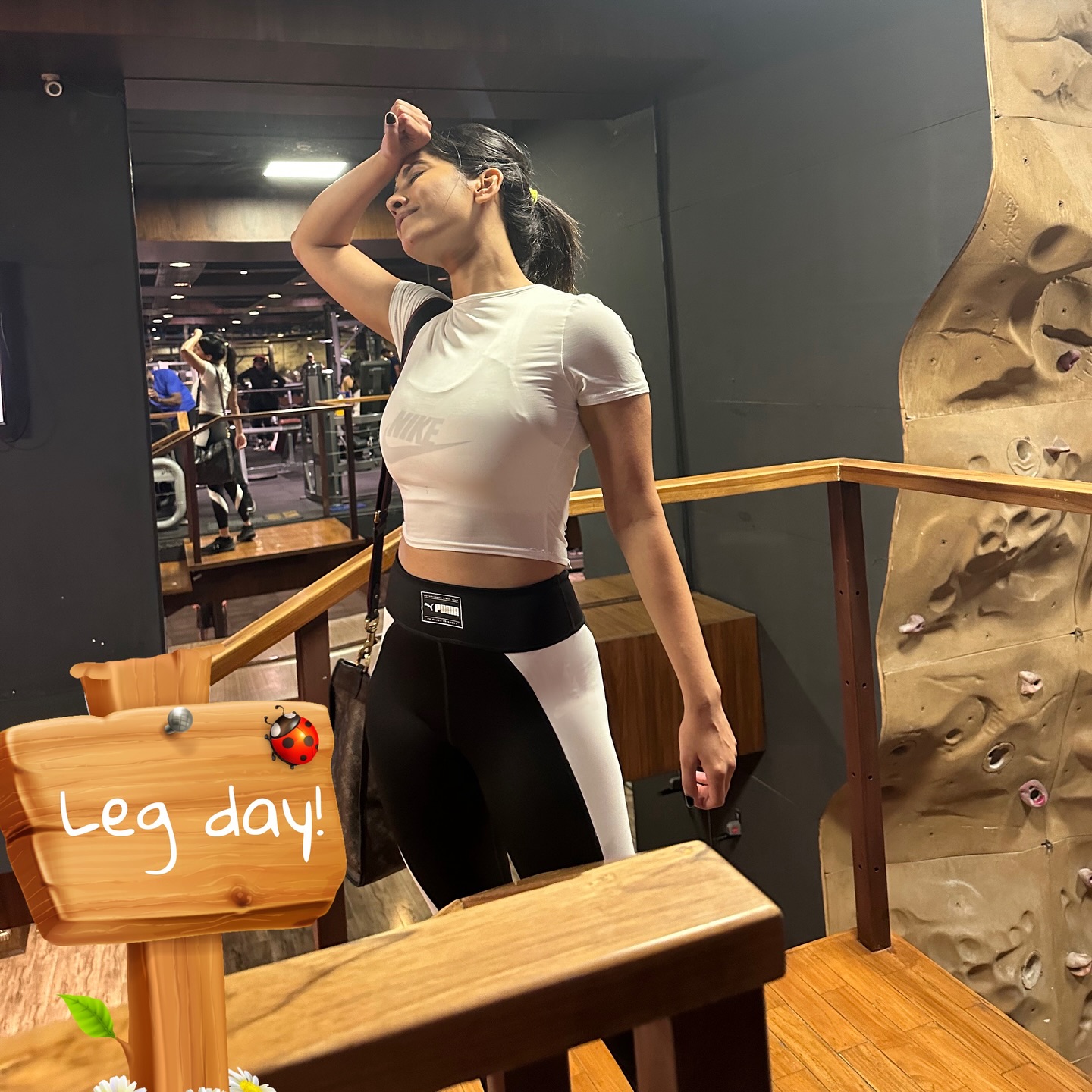 GVfpA58bwAAsdc1?format=jpg&name=large