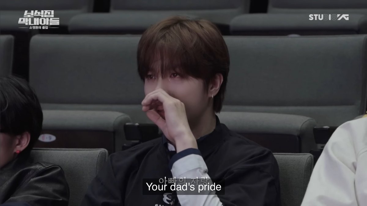 rosybaobei's tweet photo. it hurts to think Junghwan only got to spend 19 years with his dad and his dad will not be able to see him grow more. now, it's only junghwan and his mom. please find strength, hwannie. may your dad rest in peace 🙏 https://t.co/DBJSJfJGa0