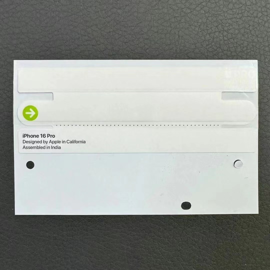 theapplehub's tweet image. The alleged iPhone 16 Pro packaging label has leaked!

This will be the first time the Pro models are assembled in India 

Source: Instant Digital (on Weibo)