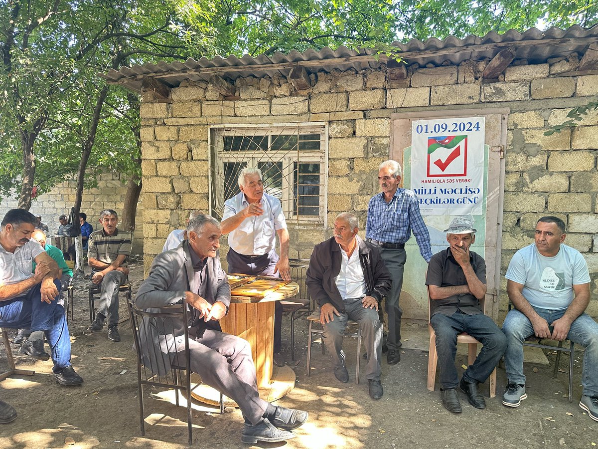 SamirAsadli's tweet photo. Bu gün Yardımlının Çayüzü kəndində seçicilərlə görüşdük. Fikirlərimizi səsləndirdik, seçki platformamızdan, Vətəndaş Həmrəyliyi Partiyasının fəaliyyətindən, qarşımızda duran işlər və vəzifələrdən danışdıq.
Seçicini dinlədik, problemlərini öyrəndik, təkliflərimizi səsləndirdik. https://t.co/6j1EejyCK6