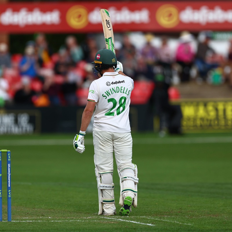 leicsccc's tweet photo. 𝗦𝗘𝗖𝗢𝗡𝗗 𝗫𝗜 🏏

Harry Swindells hit a superb century while Sam Wood picked up his maiden SEC five-fer, as the Seconds mounted a victory charge on day two in Newport. 💪
