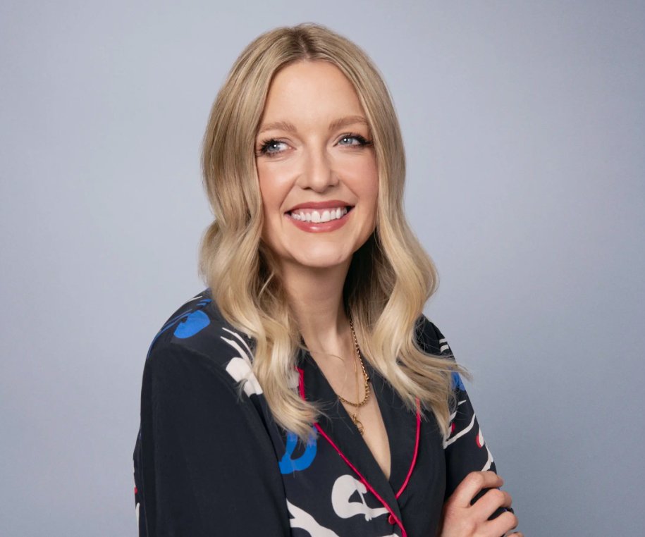 ClashMagazine's tweet photo. Sending huge amounts of love and support to @laurenlaverne who has been diagnosed with cancer...

She is undergoing treatment and expects to make a full recovery - a great broadcaster, and a wonderful human being.

https://t.co/bOIv1Zq0kz

#LaurenLaverne https://t.co/xOccT06F2s