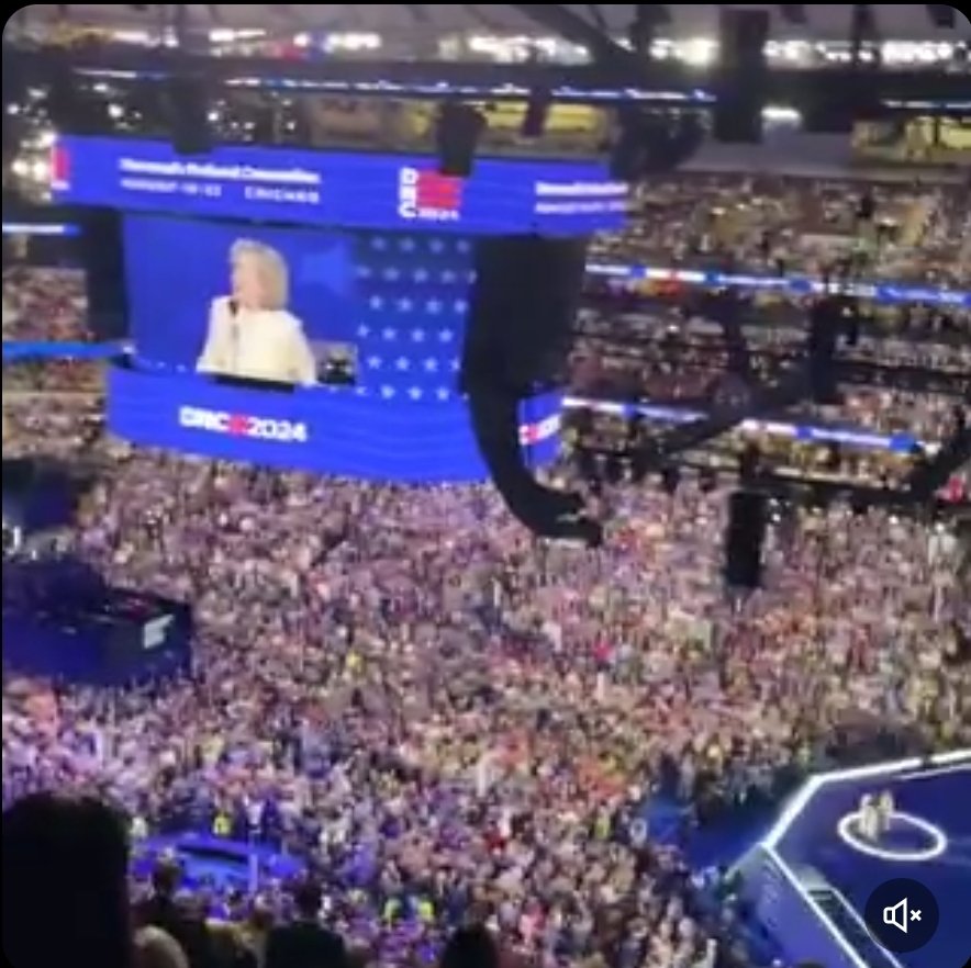 Waris_rain's tweet photo. @liz_churchill10 Nice try. Maybe show a picture from an hour in, not at the very begining as people haven't even fully come in yet https://t.co/OirEdqqi55